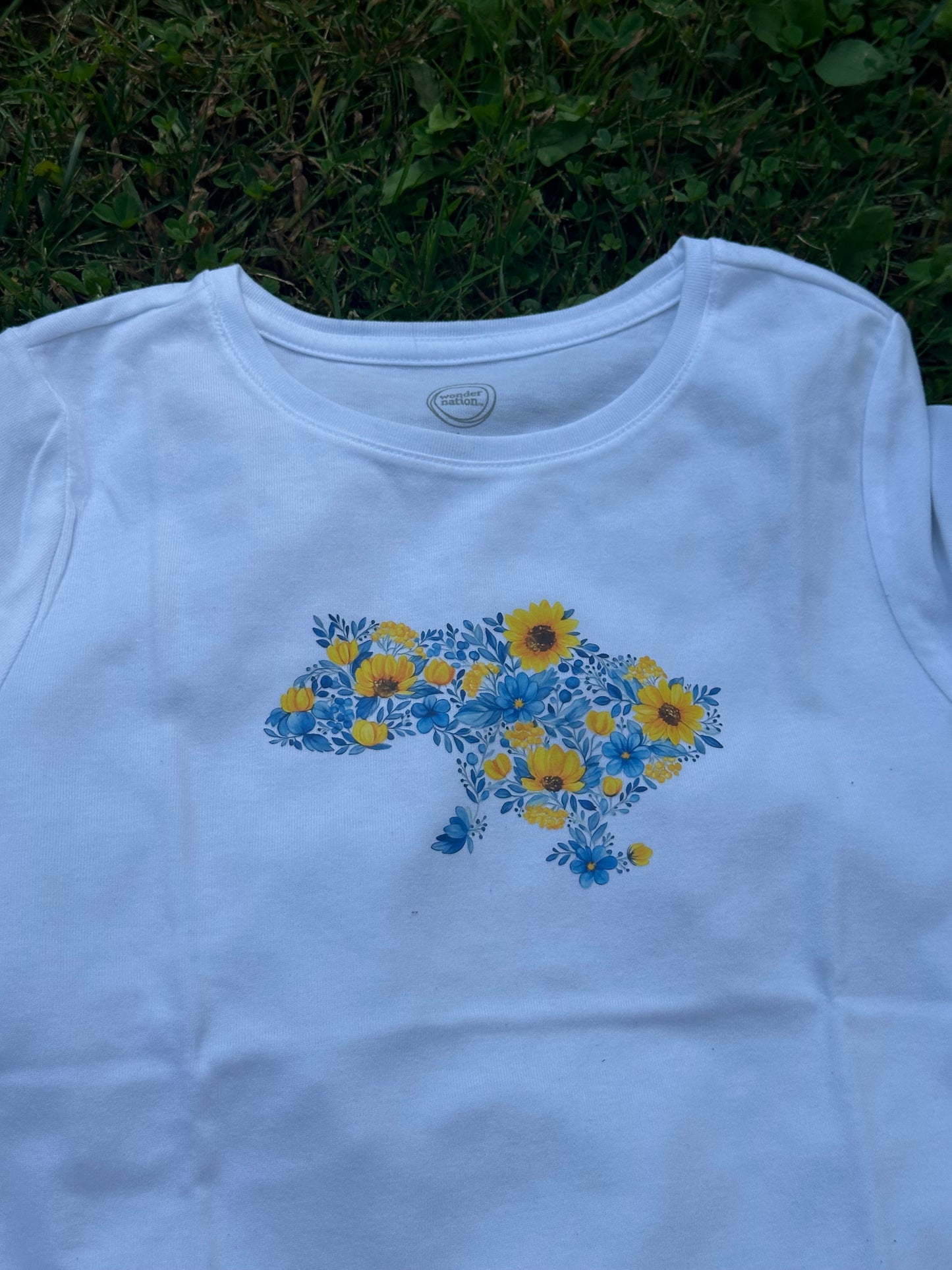 Printed ukrainian kids t-shirt petrykivka map