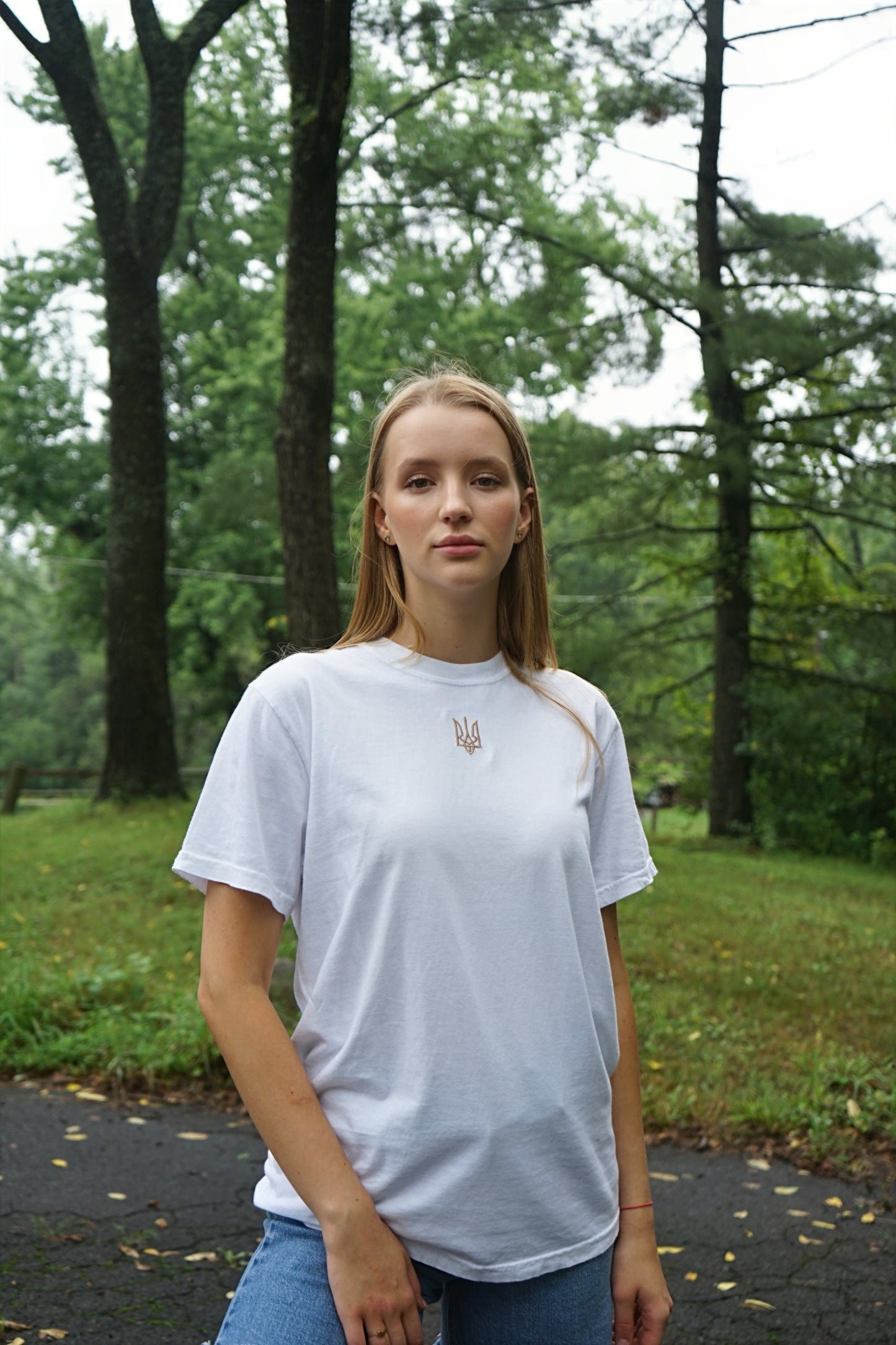 ukrainian man woman embroiderd trident t-shirt